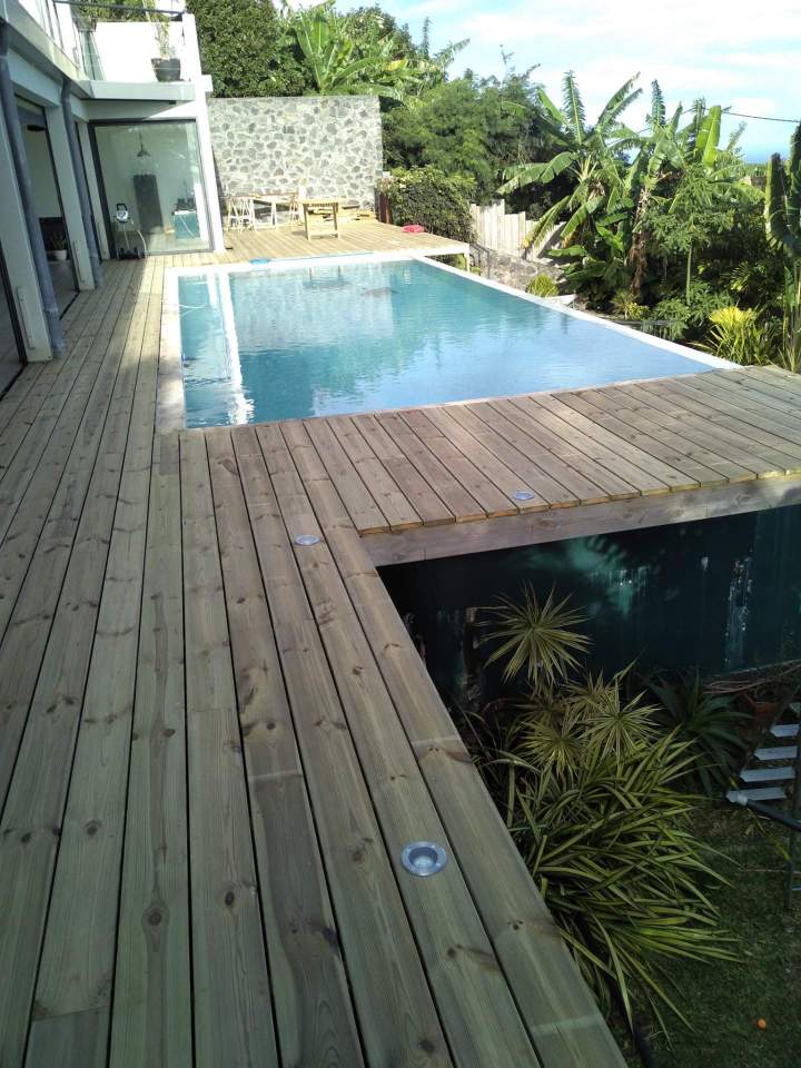 Plage de piscine en bois La Réunion